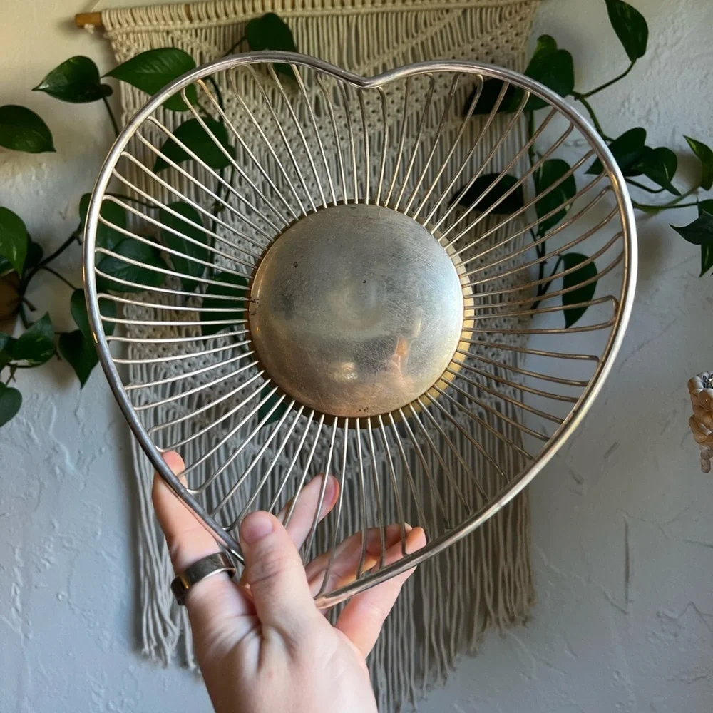 Vintage Mid Century Modern Brass Heart Basket Wire Fruit Bowl, Hollywood Regency